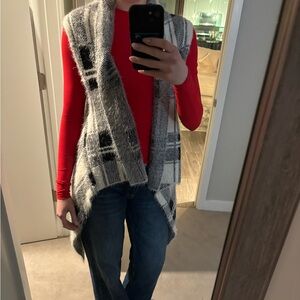 Plaid Black and White Sleeveless Cardigan